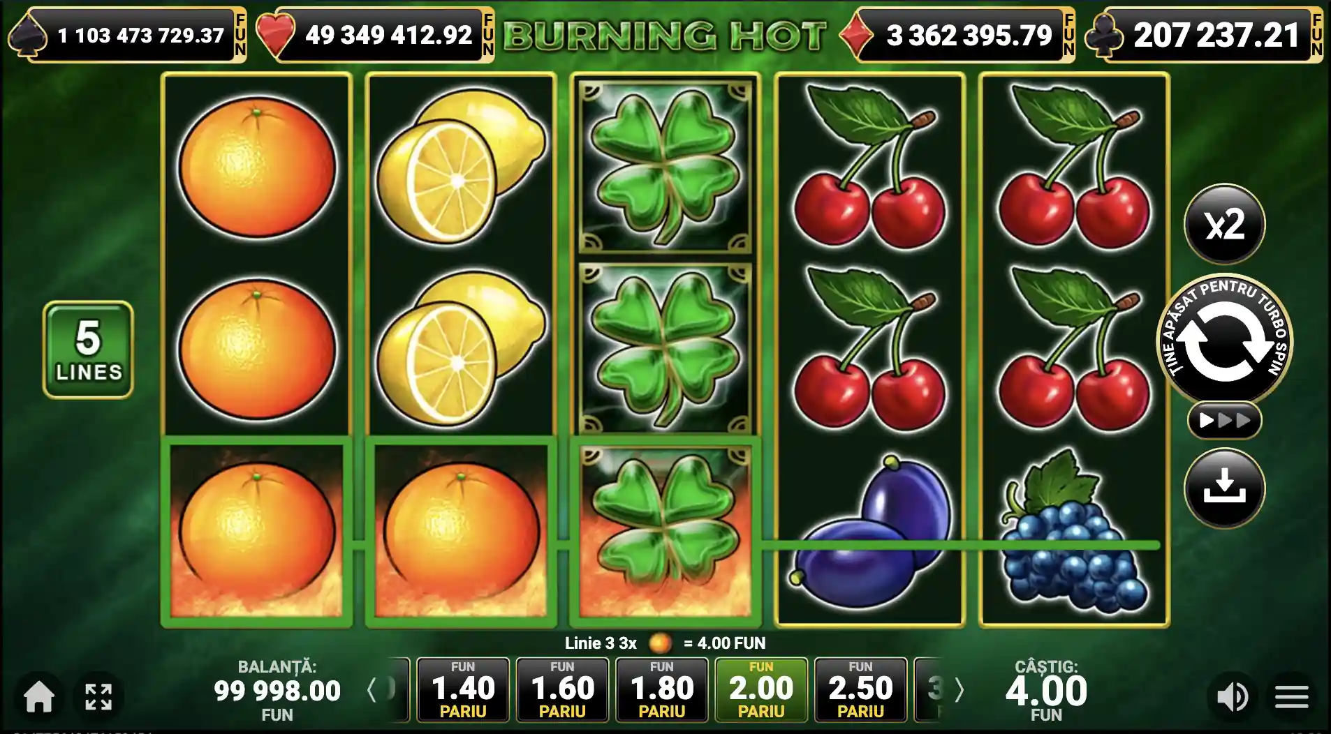 Burning Hot – secventă din joc cu 5 linii, simboluri fructe și trifoi (wild), câștig 4.00 afișat